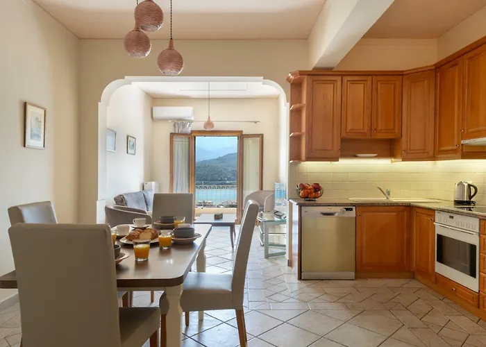 Alexandra's Cozy Sea View Apartament