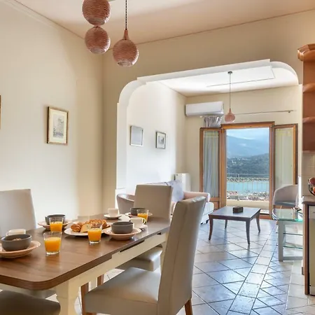 Alexandra's Cozy Sea View